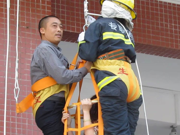 高楼逃生救援方案二