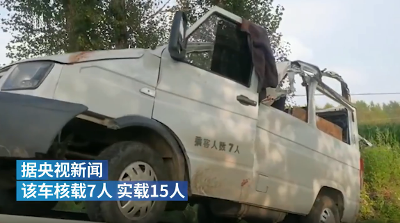 黑龙江五常一小客车发生事故致9死6伤，网友热议：操作不当是主因，不超载也会造成悲剧 (图2)