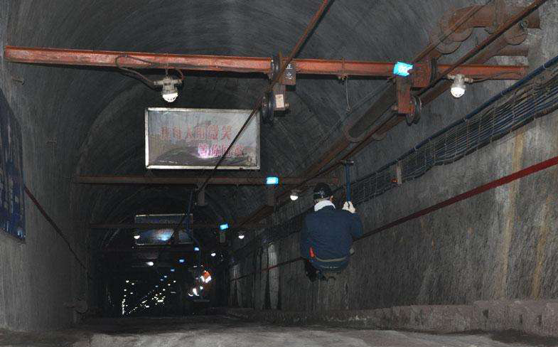 煤矿井下紧急避险系统应急救援车功能、使用维护说明(图1)